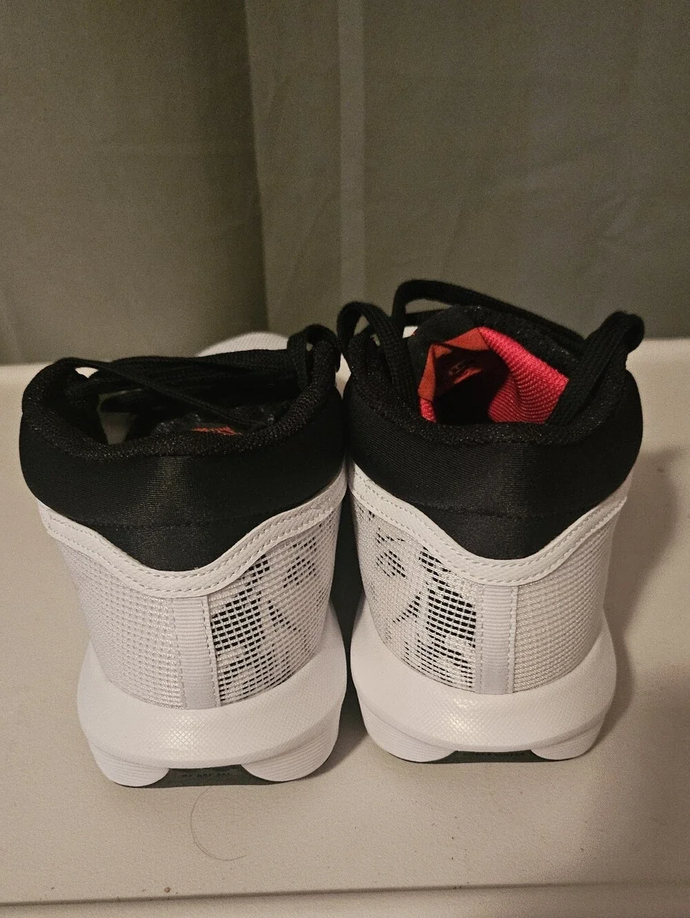 Nike LeBron Witness 13 White Black Red Size 10.5